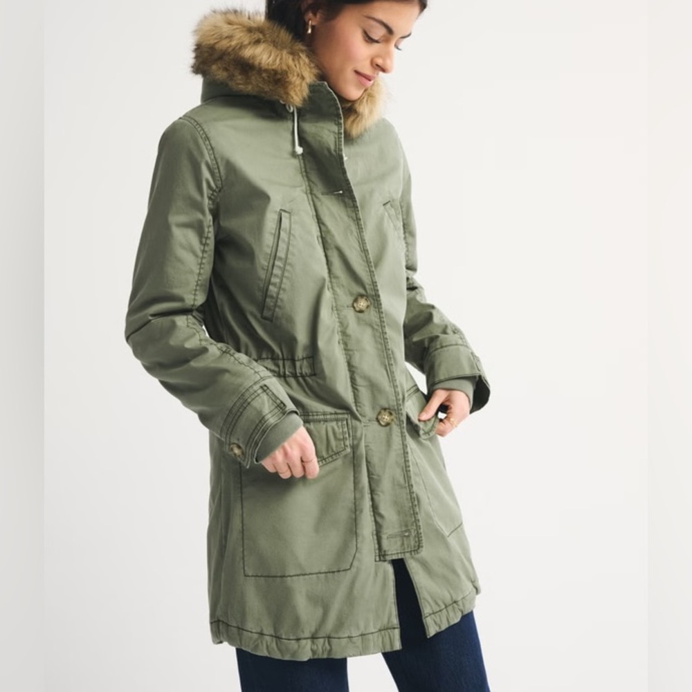 Abercrombie A&F Archive Fleece-Lined Parka in Natural Green